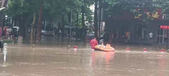 京东捐赠3000万元物资驰援京津冀多地防汛救灾 首批救援物资已送达